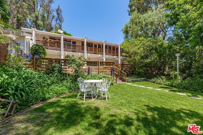 Building Photo - 28818 Selfridge Dr