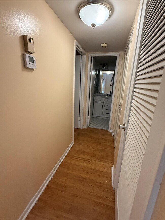 Building Photo - 3575 Brokenwoods Dr