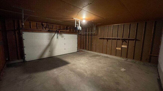 Building Photo - 2261 Springbrook Ct