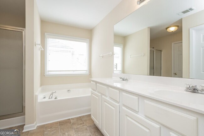 Building Photo - 3075 Woodbridge Ln