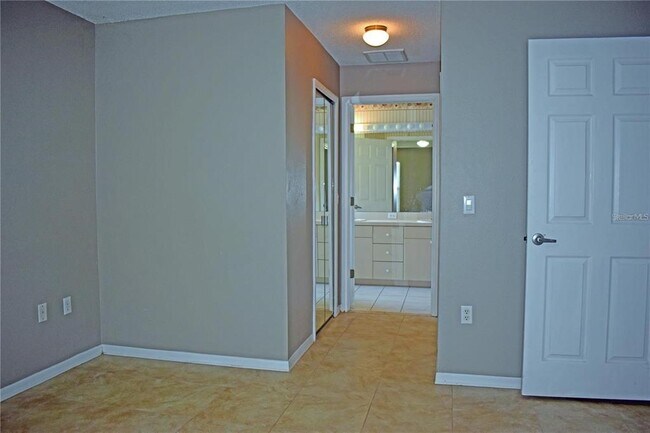 Building Photo - 14499 Tamarind Loop