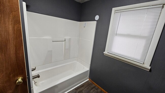 Building Photo - 315 N Pecan St