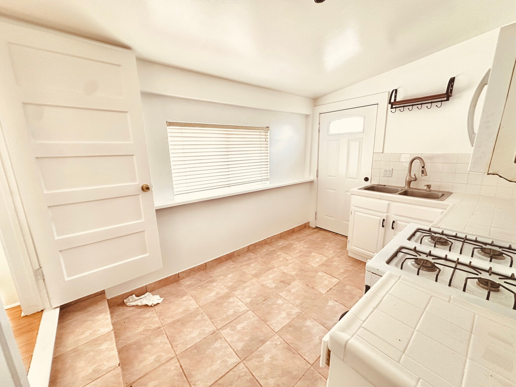 Building Photo - 7231 Vanalden Ave