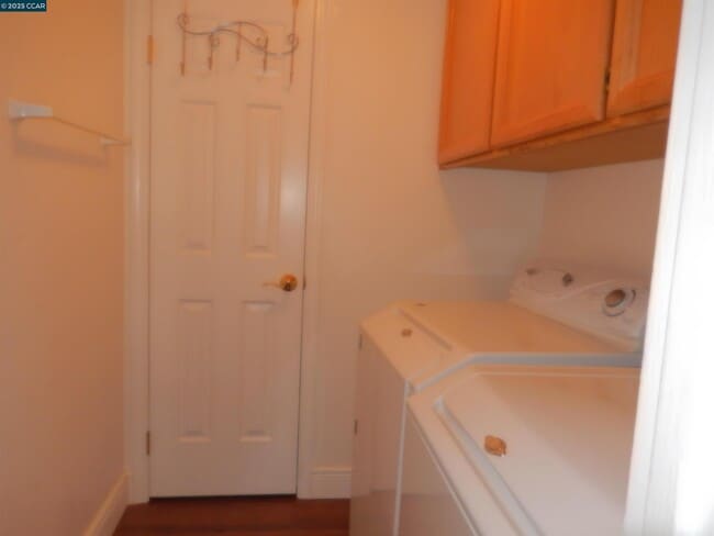 Building Photo - 6198 Lakeview Cir