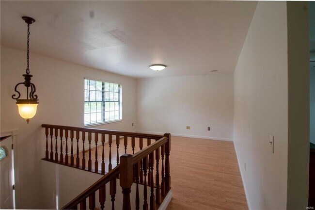Building Photo - 18 Brooker Ct