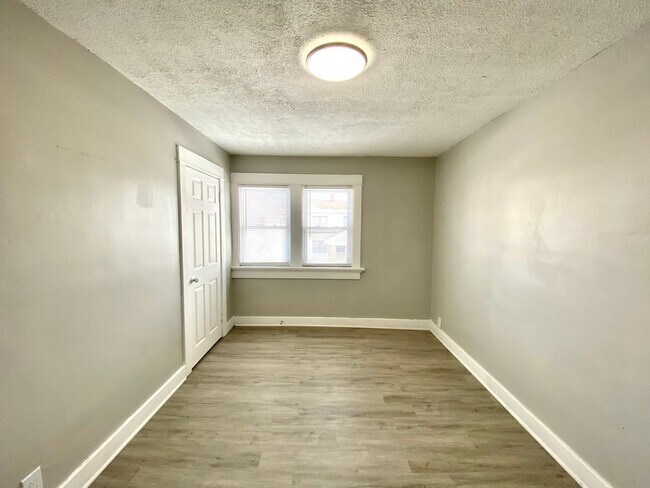 Building Photo - Newly Rehabbed Single Family in Dayton!: N...