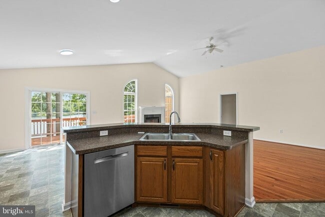 Building Photo - 686 Lake Caroline Dr