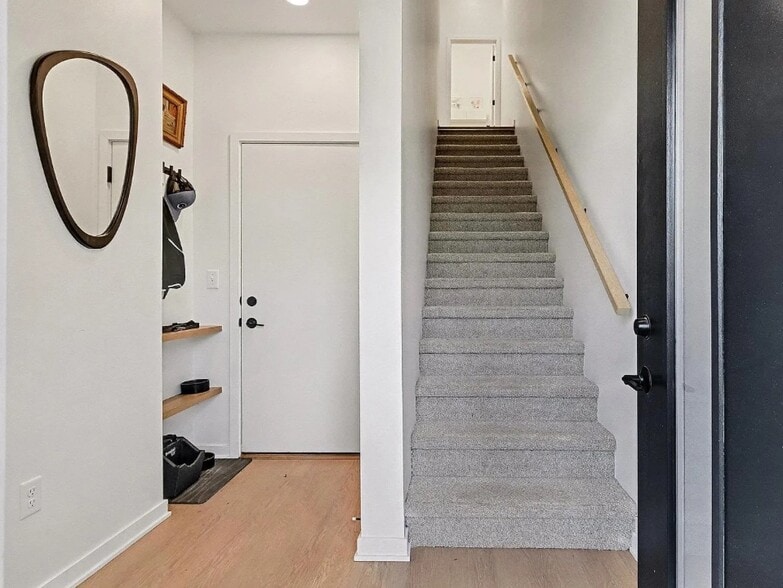 Building Photo - 5302 Elmwood Plz