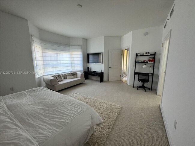 Building Photo - 16100 Emerald Estates Dr