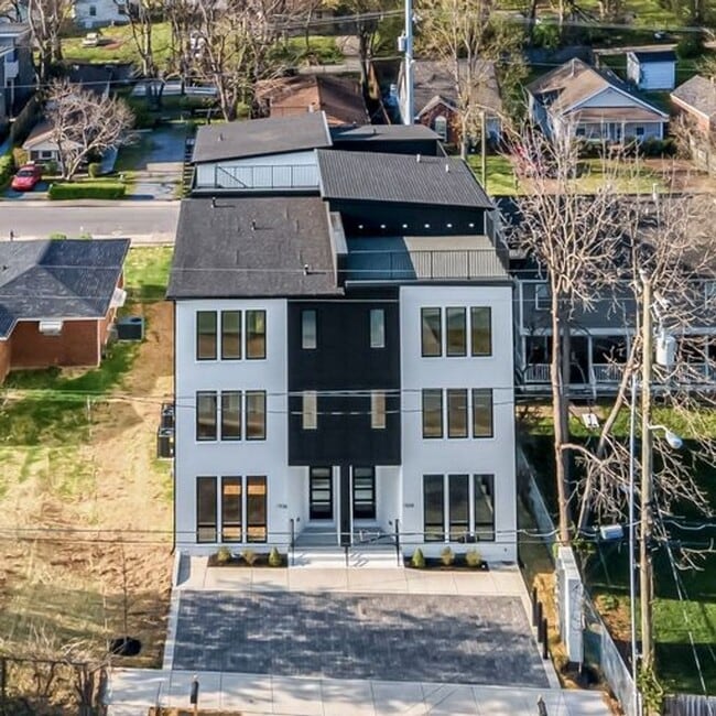Building Photo - Stunning 4 Bedroom Home w/ Rooftop Deck Close to Downtown Nashville