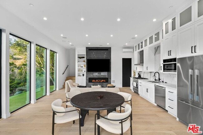 Building Photo - 3140 Coldwater Canyon Ave