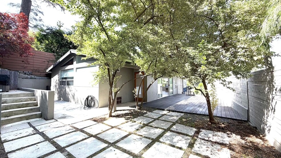 Building Photo - 2306 Teviot St