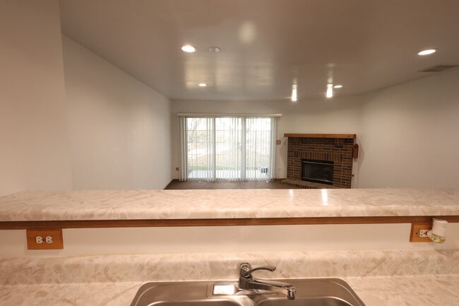 Building Photo - 1840 Grove Ave