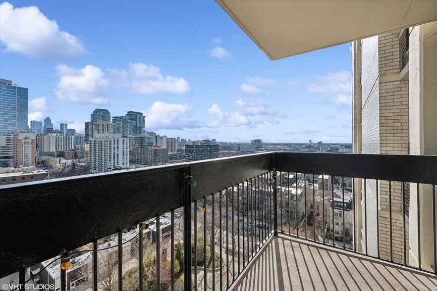 view south east - 1360 N Sandburg Ter