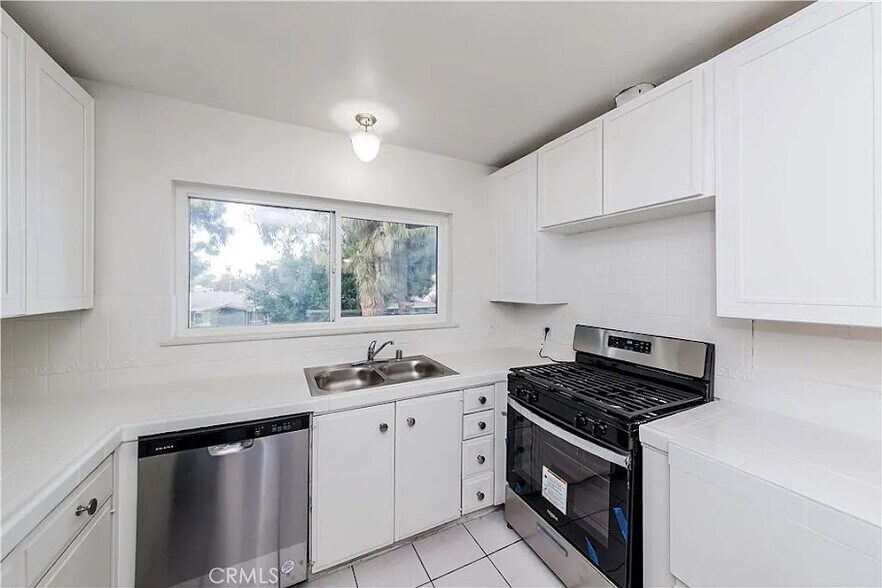 Kitchen - 737 N Chippewa Ave