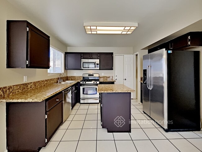 Building Photo - 1740 La Cruz Dr