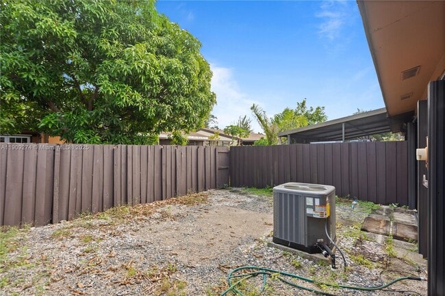 Building Photo - 2331 Dogwood Ct