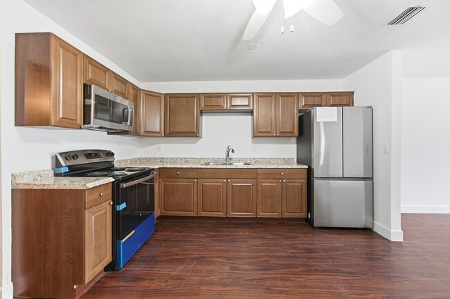 Building Photo - 3847 Roan Ct E