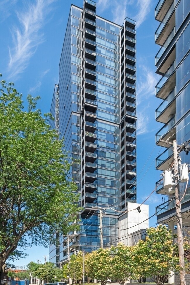 Building Photo - 860 W Blackhawk St