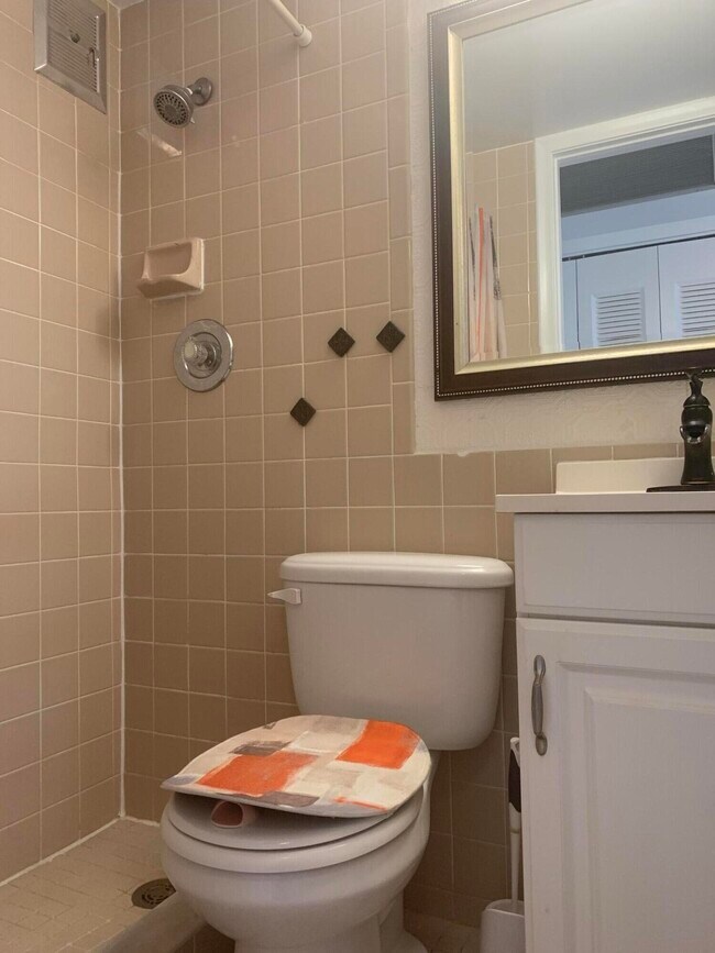 Building Photo - 315 Camden M