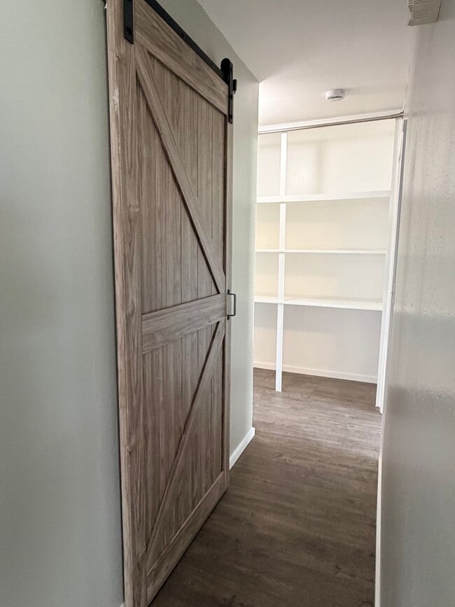 Building Photo - 1255 Montana St