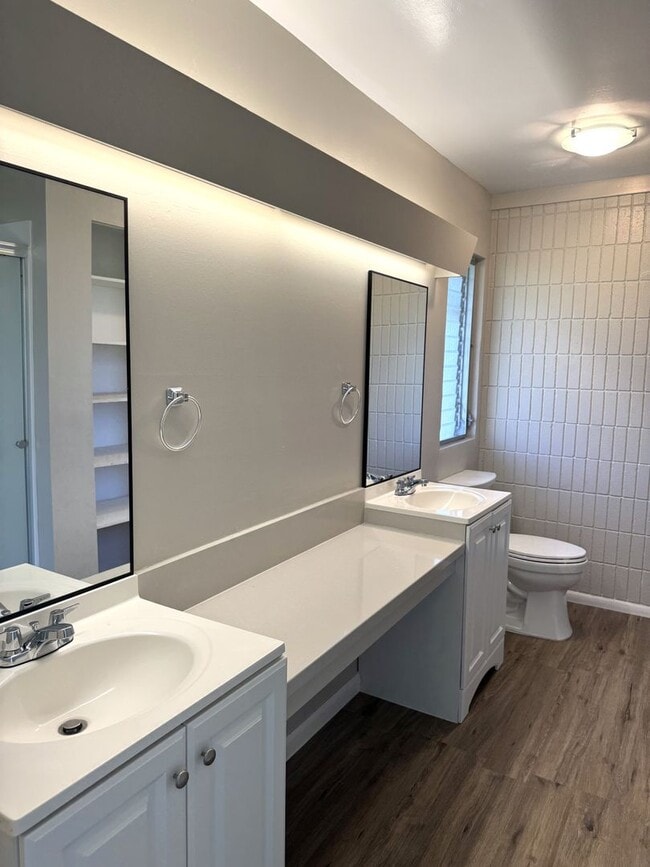 Building Photo - Koko Isle Circle - 3 bedroom, 2 full bath, 1 half bath with two car carport