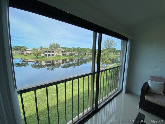 Building Photo - 9285 Vista Del Lago