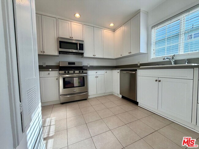 Building Photo - 2517 20th Ct