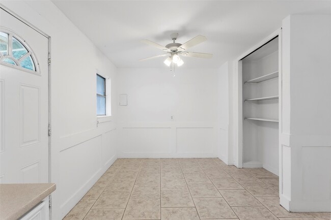 Building Photo - 1212 W Snyder St