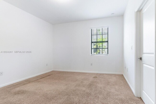 Building Photo - 1170 SW 7th Ct