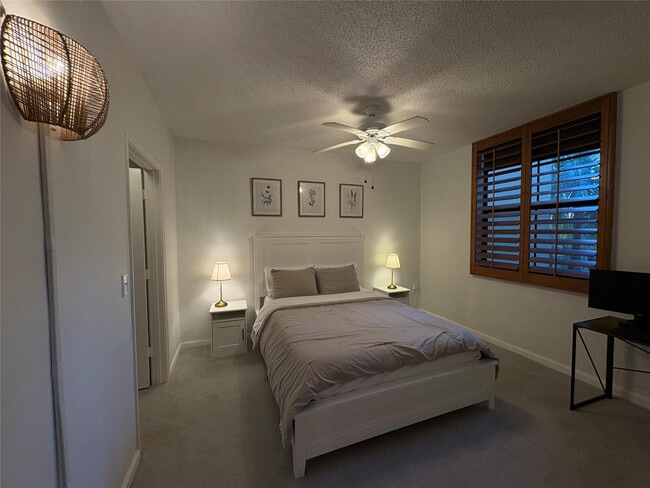 Building Photo - 780 S Sapodilla Ave