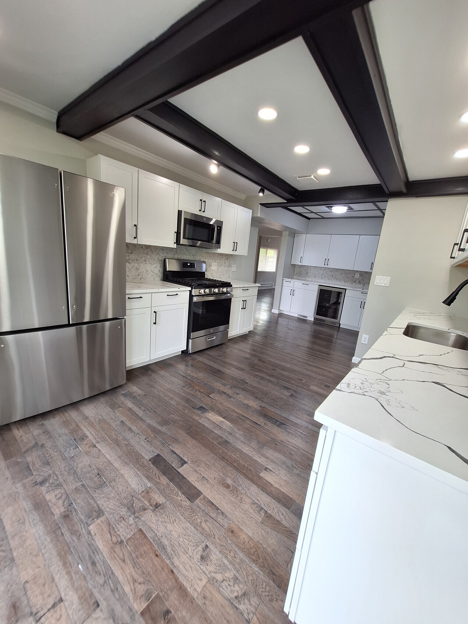 Building Photo - 223 Columbia Dr