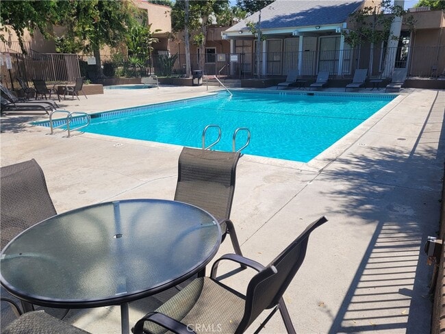 Primary Photo - 10331 Lindley Ave