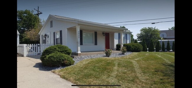 House with 2 Floors on bus route - 2422 Sycamore Ln