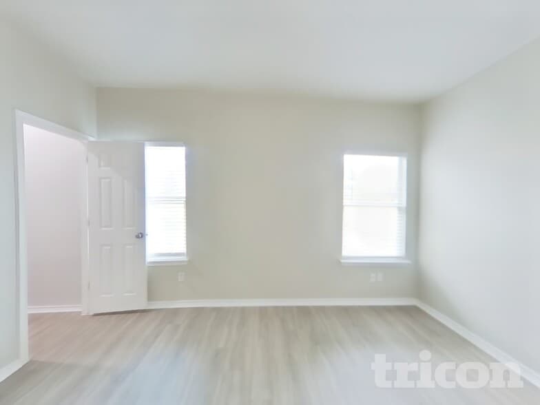 Building Photo - 11602 Morgan's Point St