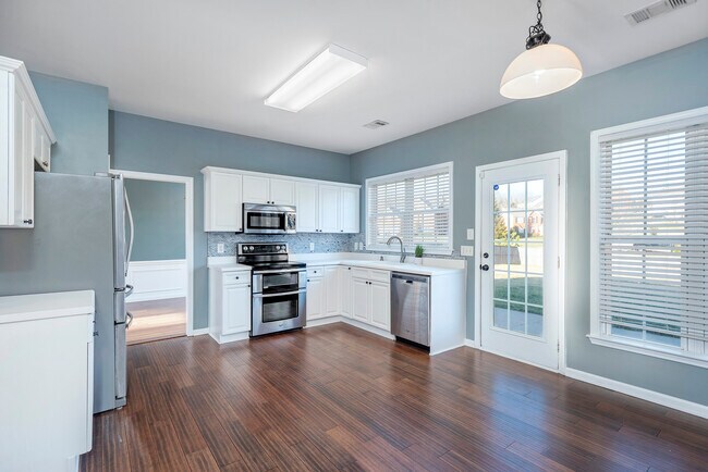 Building Photo - 2601 Potomac Ct