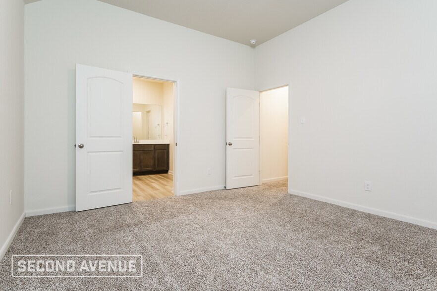 Building Photo - 1413 Sunkiss Dr