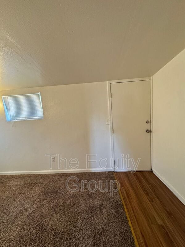 Building Photo - 449 1/2 W Maple Avenue