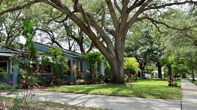 Building Photo - 4118 W Palmira Ave