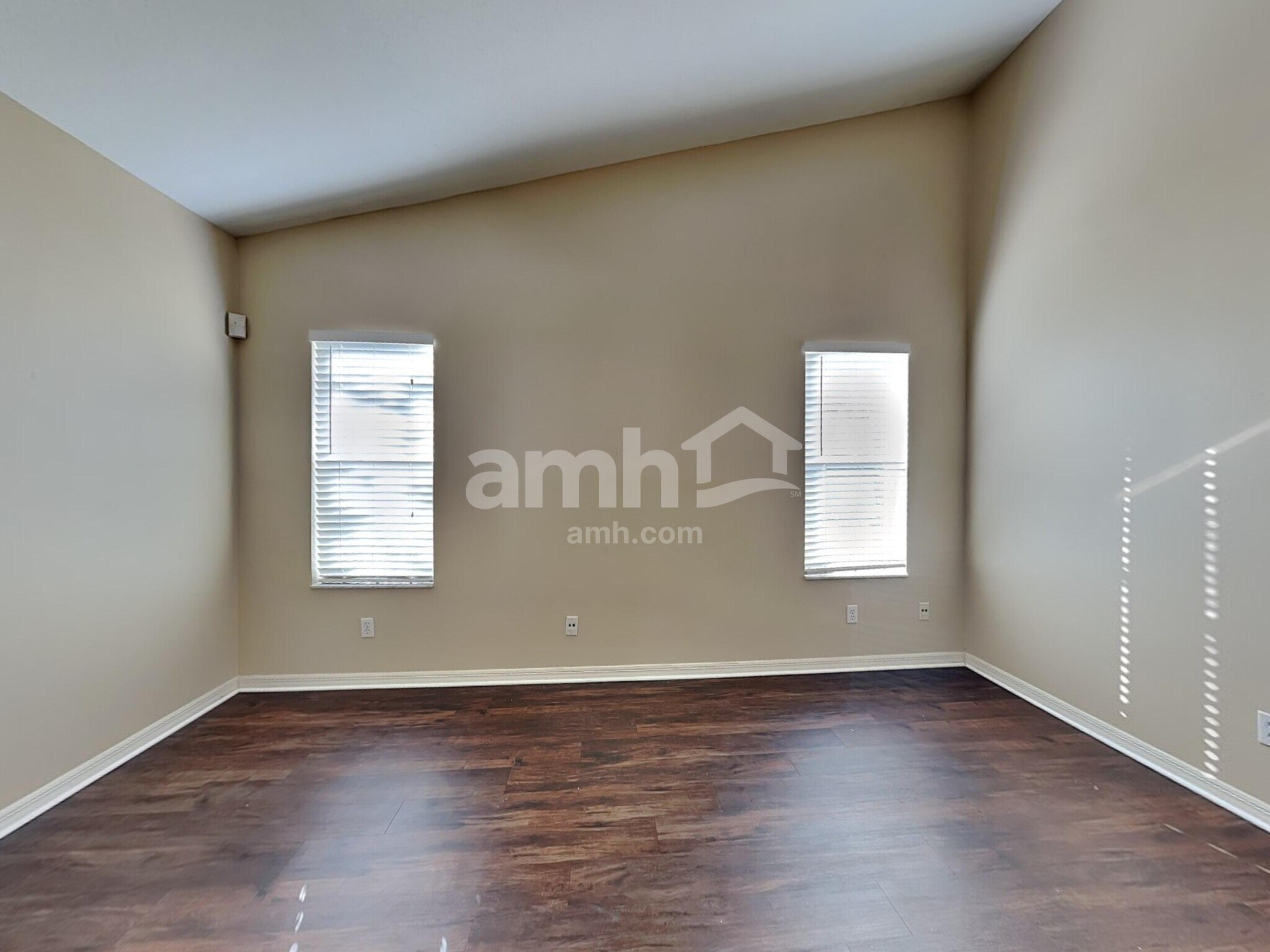 Building Photo - 3334 Lakeview Cir