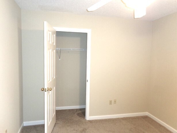 Building Photo - 5026 Springtree Dr