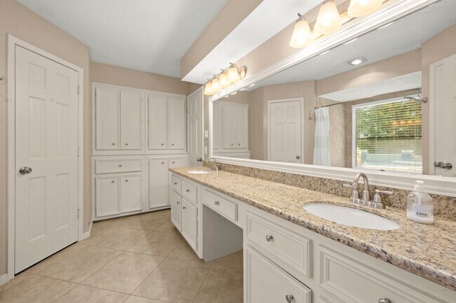 Building Photo - 17627 Macrantha Dr