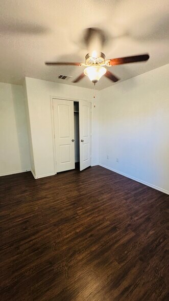 Building Photo - 112 Hendelson Ln