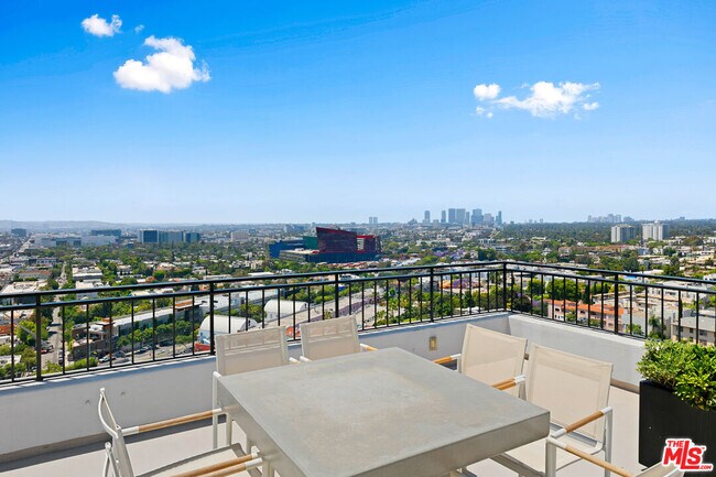 Building Photo - 1100 Alta Loma Rd
