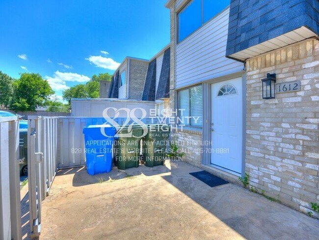 Building Photo - *AVAILABLE NOW!* Spacious 3 Bed/2.5 Bath Condo in East Norman!