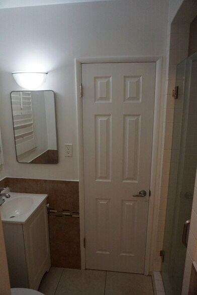 Building Photo - 20412 Londelius St