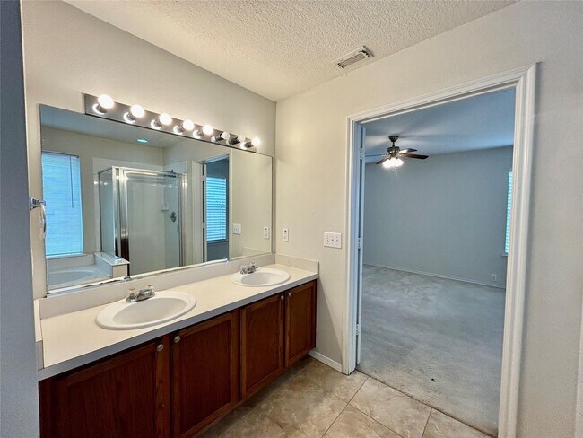 Building Photo - 10623 Sugar Trace Dr
