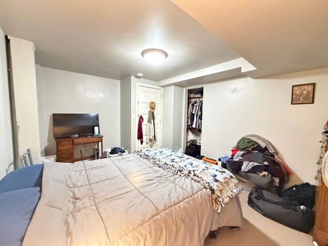 Building Photo - Large 3 Bedroom Open July 1st!