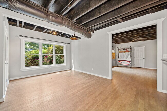 Building Photo - 521 Wooded Mountain Trail