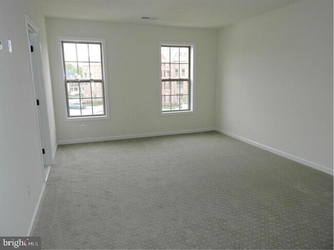 Building Photo - 43112 India Wharf Sq